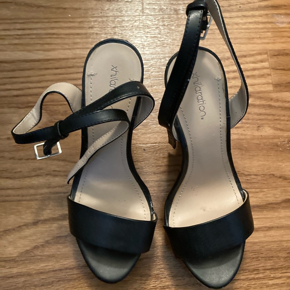 Xhilaration Black Wedge Sandals Size 6